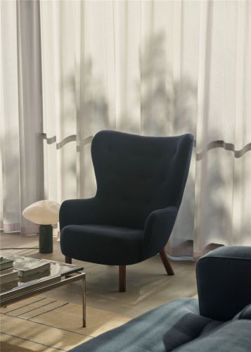 &Tradition Petra VB3 Lounge-Sessel & Pouf SH: 40 cm - Geöltes Walnussholz/Vidar 554