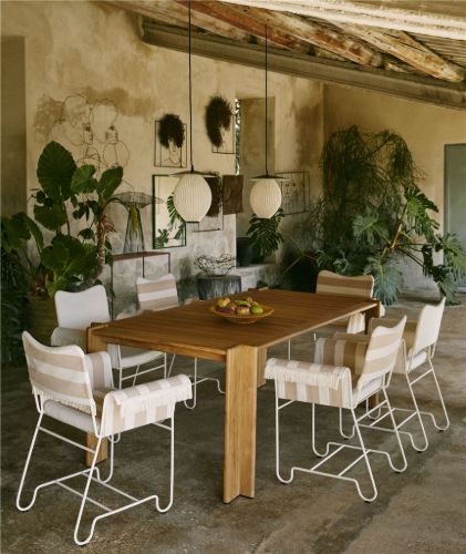 GUBI Outdoor Atmosfera Esstisch 105x209 + Tropique Esszimmerstühle mit Fransen Havemøbelsæt - Teak/Limonta 06