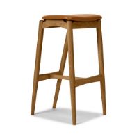 Bild von Sibast Furniture Nr. 7 Barhocker hoch H: 75 cm – Eiche Naturöl/cognacfarbenes Leder