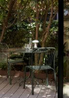 Bild von &Tradition Thorvald SC96 Space Copenhagen Outdoor-Cafétisch Ø: 70 cm – Bronzegrün