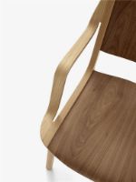 Bild von &Tradition Ax HM11 Lounge Chair SH: 39,9 cm – Lackierte Eiche/Walnuss