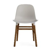 Bild von Normann Copenhagen Form Stuhl SH: 44 cm - Walnuss/Warmes Grau