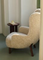 Bild von &Tradition Petra VB3 Lounge Chair SH: 40 cm – Geölter Walnuss/Schaffell Moonlight