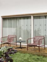 Bild von HAY Neu Table Low + Palisade Lounge Chairs Low Gartenmöbel-Set – Anthrazit/Eisenrot