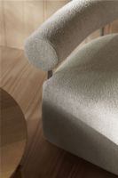 Bild von Kristina Dam Studio Modernist Sessel SH: 37 cm – Beige/Edelstahl VORBESTELLUNG: AB JUNI 2024
