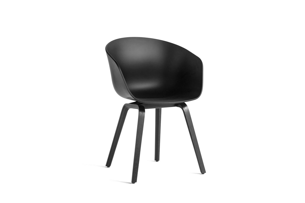 Bild von HAY AAC 22 About A Chair SH: 46 cm – Schwarz lackiertes Eichenfurnier/Schwarz