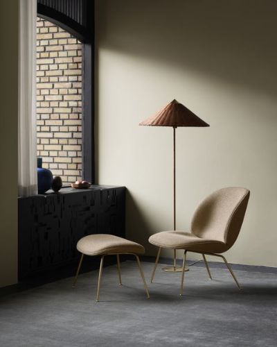 GUBI Beetle Ottoman-Fußhocker – Messingbasis / Rund um Bouclé