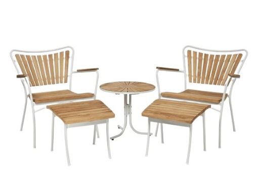 Mandalay Marguerit Loungebord Ø50 cm Inkl. 2 Loungestole og 2 Fodskamler Havemøbelsæt - Hvid/Teak