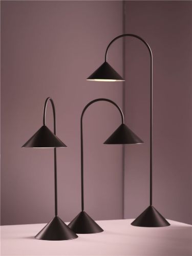 Frandsen Grasp Tragbare Tischlampe H: 72 cm - Matt Rote Bete