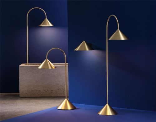 Tragbare Tischlampe Frandsen Grasp H: 72 cm - Massives Messing
