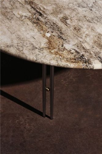 GUBI IOI Couchtisch rund Ø: 100 cm - Schwarz Seidenmatt/Messing Kugel/Geriffeltes Beige