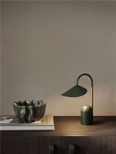 Ferm Living Arum Tragbare Lampe H: 30 cm - Grasgrün