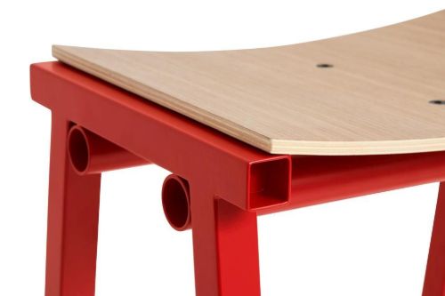 HAY Taburete 8 Barhocker hoch - Signalrotes pulverbeschichtetes Gestell/lackiertes Eichenfurnier