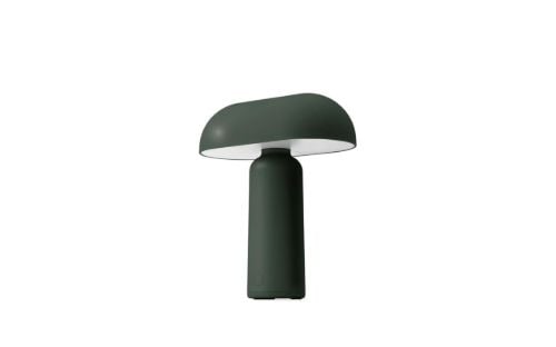 Normann Copenhagen Porta Tischleuchte H: 23,5 cm – Dunkelgrün 