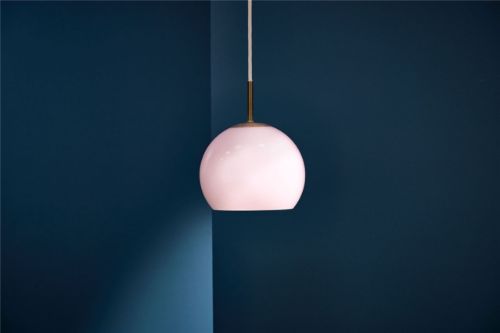 Frandsen Ball Pendant Ø18 cm – Hellrosa