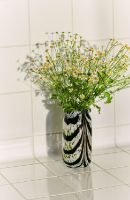 Bild von HAY Splash Vase X-Small H: 19 cm – Rollkragen/Kaffee & Weiß