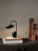 Bild von Tragbare Lampe Arum von Ferm Living, H: 30 cm – Schwarz 
