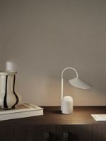 Bild von Tragbare Lampe Arum von Ferm Living, H: 30 cm, Kaschmir