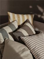 Bild von Ferm Living Strand Outdoor-Kissen 50x50 cm - Johannisbrotbraun/Pergament