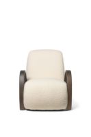 Bild von Ferm Living Buur Loungesessel Louisiana H: 87 cm - Dunkel gebeizte Eiche/Off-White Nordic Bouclé