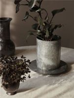 Bild von Ferm Living Auran Topf Klein H: 21 cm - Verzinktes Eisen