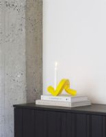 Bild von Normann Copenhagen Crooked One Kerzenständer H: 12,8 cm – Gelb