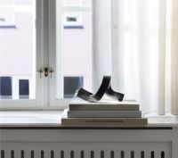 Bild von Normann Copenhagen Crooked One Kerzenständer H: 12,8 cm – Schwarze Bronze