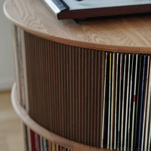 Kristian Juul Lautsprecherabdeckung für Display LUNA - Walnuss