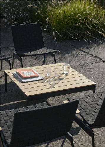 &Tradition Ville AV50 Outdoor-Sofatisch 90x90 cm - Warm Black/Teak