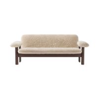 Bild von Audo Copenhagen Brasilia Sofa H: 68 cm - Dunkle Eiche/Schaffell Natur