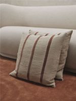 Bild von Ferm Living Senti Stripe Kissenbezug 50x50 cm - Leinen/Johannisbrotbraun