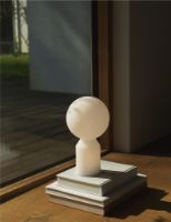 Bild von Normann Copenhagen Yo Tischlampe Klein H: 27 cm - Weiß