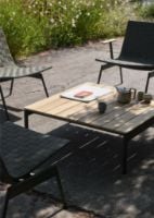 Bild von &Tradition Ville AV50 Outdoor-Sofatisch 90x90 cm - Warm Black/Teak