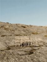 Bild von Ferm Living Dapple Stuhl m. Armlehne SH: 45 cm - Kaschmir
