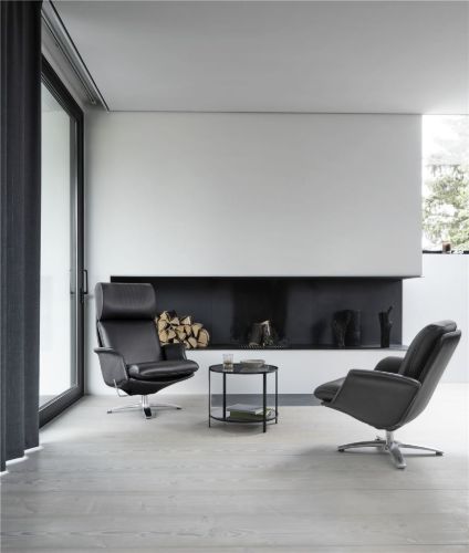 BERG Furniture Nasa High Sessel mit verstellbarem Nackenkissen inkl. Hocker SH: 46 cm - Matt Aluminium/Berg Soft Black Leder