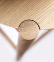 Bild von FDB Furniture J185 East Thekenstuhl SH: 79,5 cm - Eiche natur lackiert