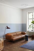 Bild von &Tradition Inland AV23 3-Sitzer-Sofa SH: 40 cm – Edles cognacfarbenes Leder