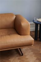 Bild von &Tradition Inland AV23 3-Sitzer-Sofa SH: 40 cm – Edles cognacfarbenes Leder