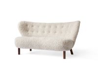 Bild von &Tradition Little Petra VB2 Sofa L: 150 cm – Geölter Walnuss/Schaffell Moonlight
