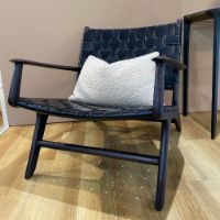 Bild von Encoded Lounge Chair A2 H: 73 cm - Schwarzes Teakholz / Schwarzes Leder AUSSTELLUNGSMODELLAUSLAUF OUTLET