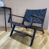 Bild von Encoded Lounge Chair A2 H: 73 cm - Schwarzes Teakholz / Schwarzes Leder AUSSTELLUNGSMODELLAUSLAUF OUTLET