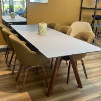 Bild von HAY CPH 30 ausziehbarer Tisch 200 x 90 x 74 cm – lackiertes massives Walnussholz/kieselgraues Linoleum