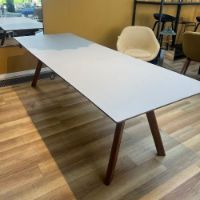 Bild von HAY CPH 30 ausziehbarer Tisch 200 x 90 x 74 cm – lackiertes massives Walnussholz/kieselgraues Linoleum