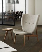 Bild von NORR11 Elephant Lounge Chair Vollgepolstert SH: 38 cm – Helle geräucherte Eiche/Barnum Col 3