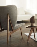 Bild von NORR11 Elephant Lounge Chair Vollgepolstert SH: 38 cm – Helle geräucherte Eiche/Barnum Col 3