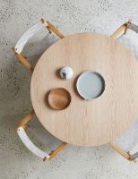 Bild von Form & Refine Frisbee Runder Tisch Ø: 120 cm - Geölte Eiche/Matt verchromter Stahl UDSTILLINGSMODEL