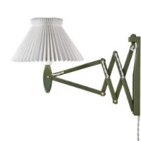 Bild von Le Klint 224 Limited Edition Sax Green Classic Wandleuchte H: 31 cm - Papierschirm/Grüne Eiche