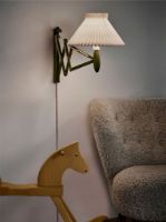 Bild von Le Klint 224 Limited Edition Sax Green Classic Wandleuchte H: 31 cm - Papierschirm/Grüne Eiche