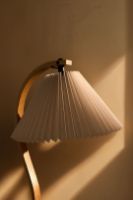 Bild von GUBI Timberline Tischleuchte H: 50 cm - Eg/Birk