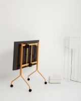 Bild von Standfuß Pipe Moon Rollin' TV Stativ 107x78 cm - Aprikose